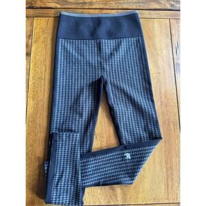 NWOT Fabletics Houndstooth Leggings Small